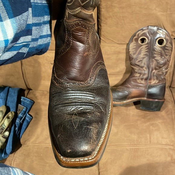 Ariat square toe boots - Picture 4 of 7